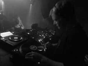 Deep Progressive Techno - 404Error - Deep Progressive Techno, pure vinyl DJ en Madrid